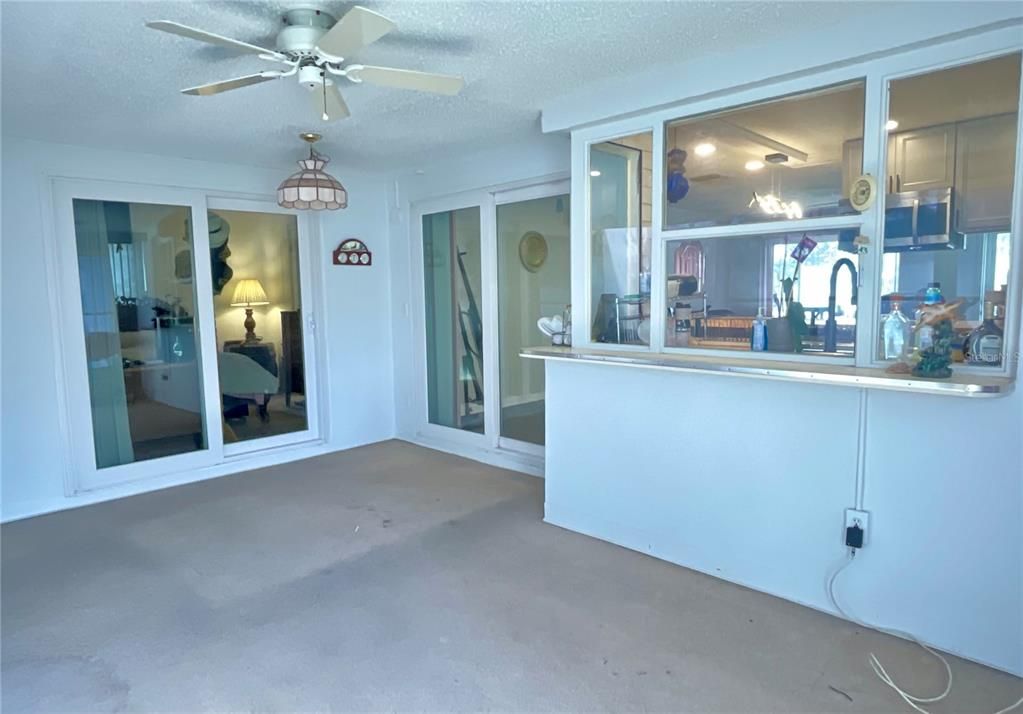 待售: $249,500 (2 贝兹, 2 浴室, 890 平方英尺)