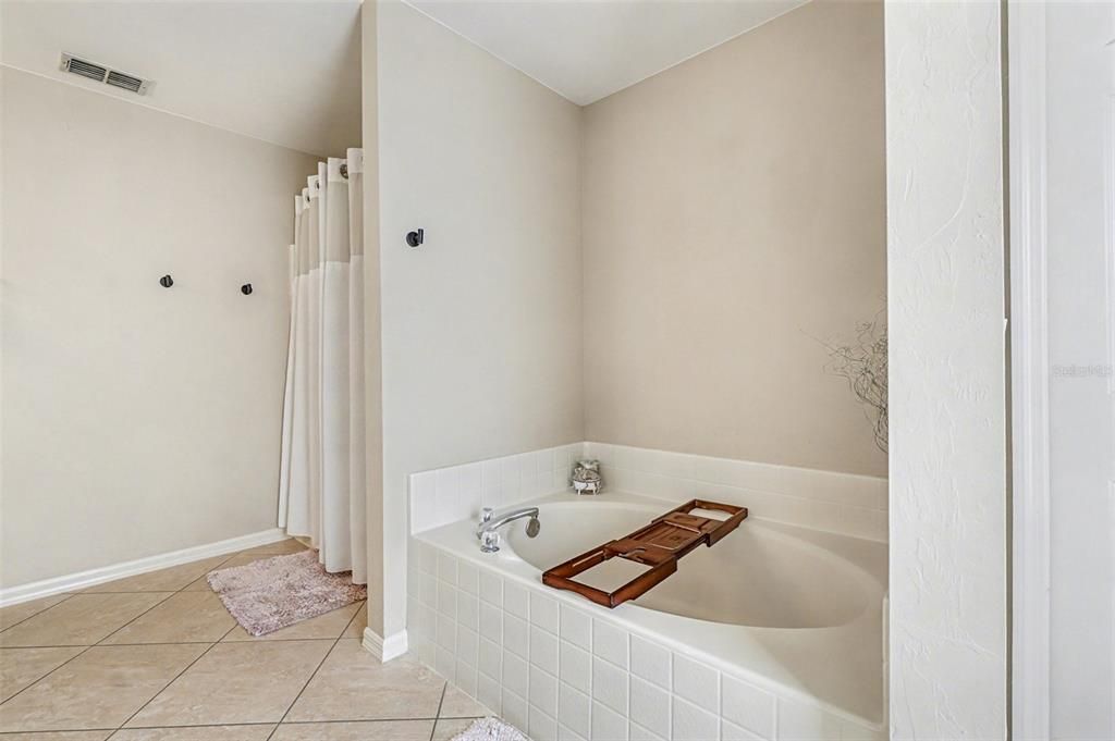 For Sale: $439,000 (4 beds, 2 baths, 2243 Square Feet)