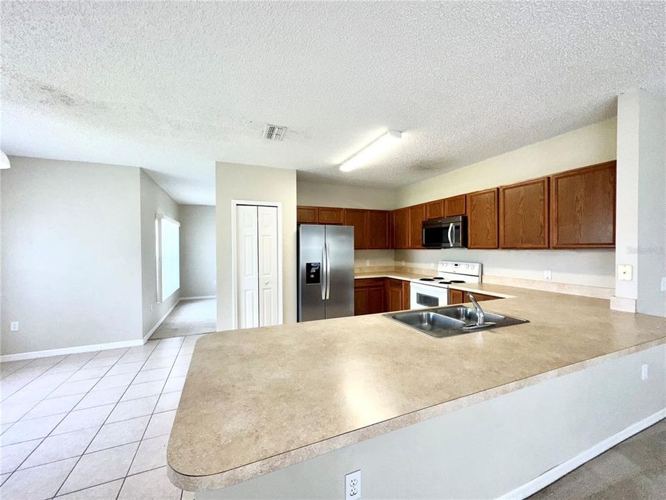 For Rent: $2,000 (4 beds, 2 baths, 2931 Square Feet)