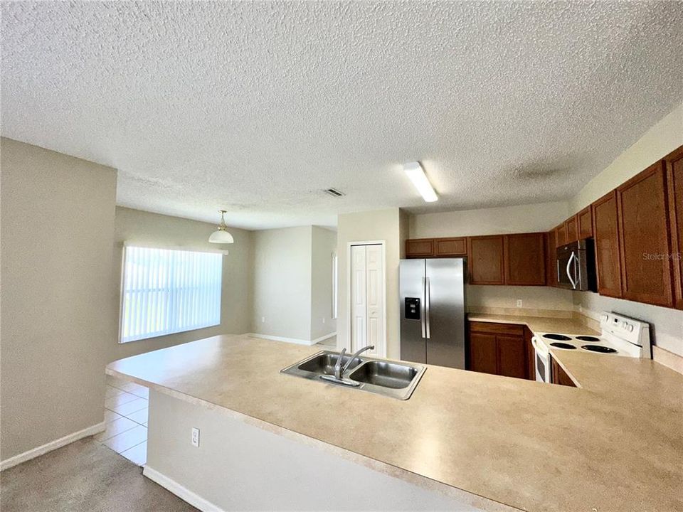 For Rent: $2,000 (4 beds, 2 baths, 2931 Square Feet)
