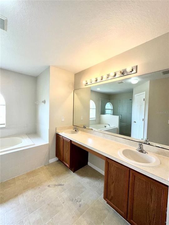 For Rent: $2,000 (4 beds, 2 baths, 2931 Square Feet)