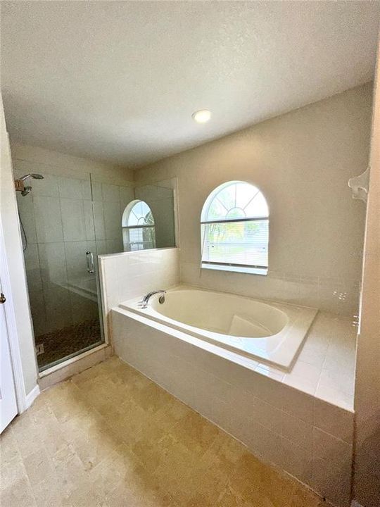 For Rent: $2,000 (4 beds, 2 baths, 2931 Square Feet)