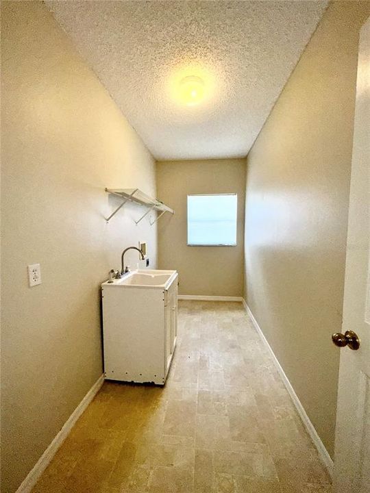 For Rent: $2,000 (4 beds, 2 baths, 2931 Square Feet)