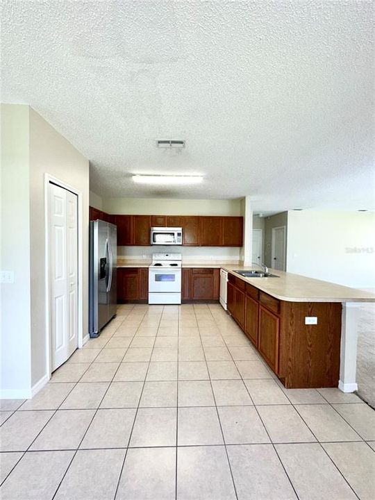 For Rent: $2,000 (4 beds, 2 baths, 2931 Square Feet)