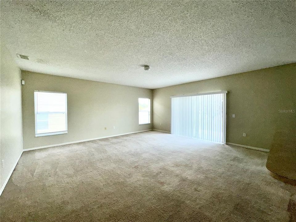 For Rent: $2,000 (4 beds, 2 baths, 2931 Square Feet)