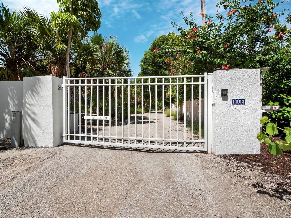 For Sale: $5,195,000 (4 beds, 3 baths, 3774 Square Feet)