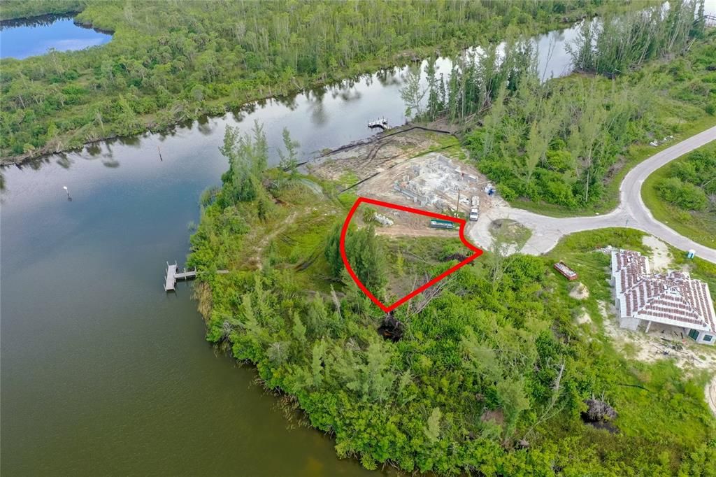 На продажу: $359,000 (0.27 acres)