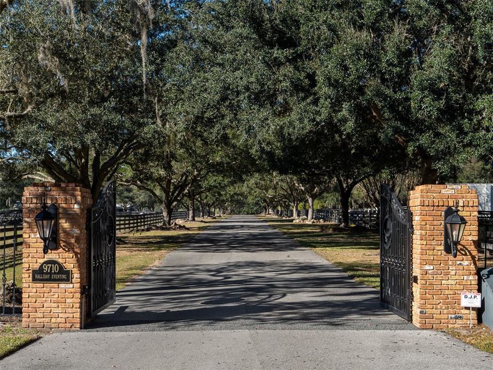 For Sale: $4,125,000 (3 beds, 2 baths, 2318 Square Feet)