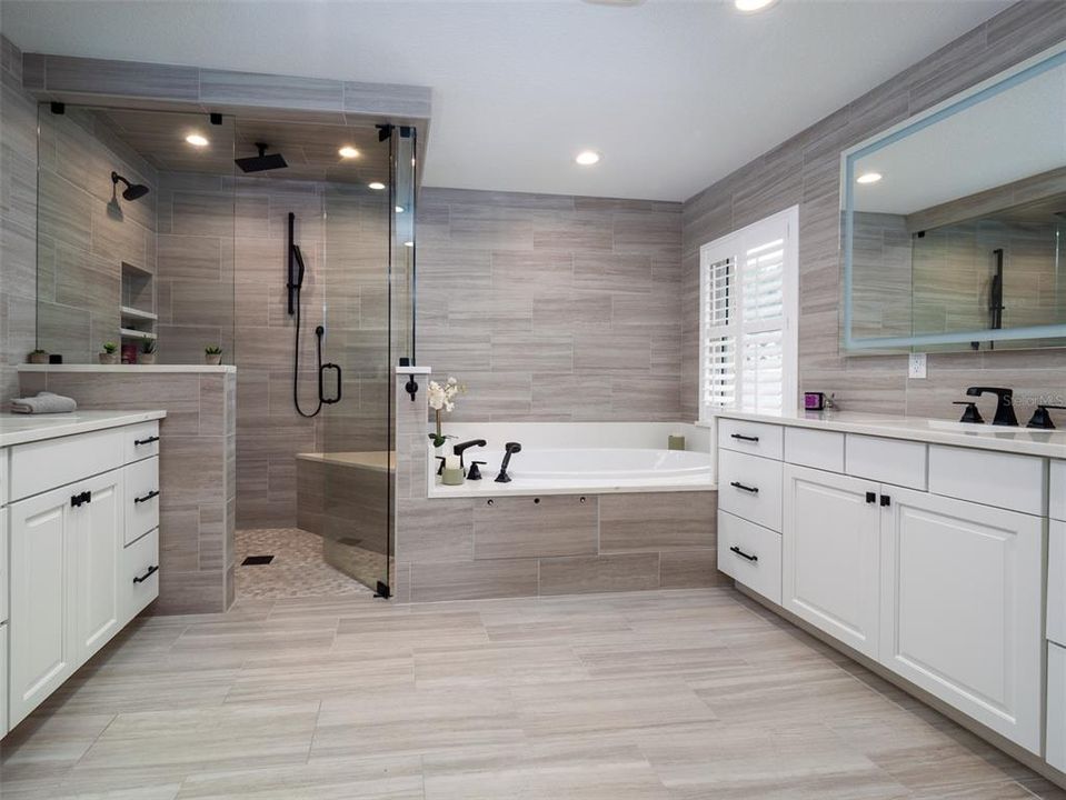 For Sale: $4,125,000 (3 beds, 2 baths, 2318 Square Feet)