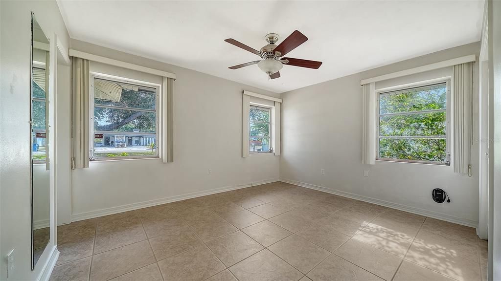 For Sale: $397,000 (4 beds, 3 baths, 1981 Square Feet)