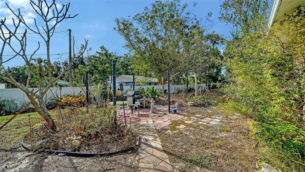 For Sale: $397,000 (4 beds, 3 baths, 1981 Square Feet)