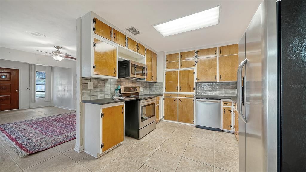 For Sale: $397,000 (4 beds, 3 baths, 1981 Square Feet)