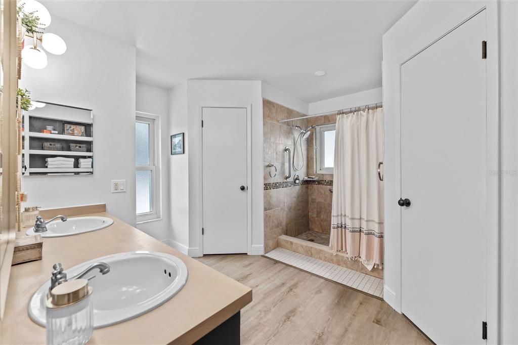 На продажу: $535,000 (3 спален, 2 ванн, 1875 Квадратных фут)