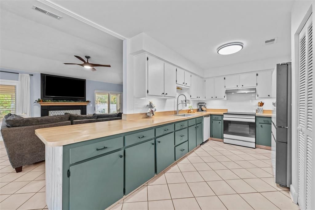 На продажу: $535,000 (3 спален, 2 ванн, 1875 Квадратных фут)