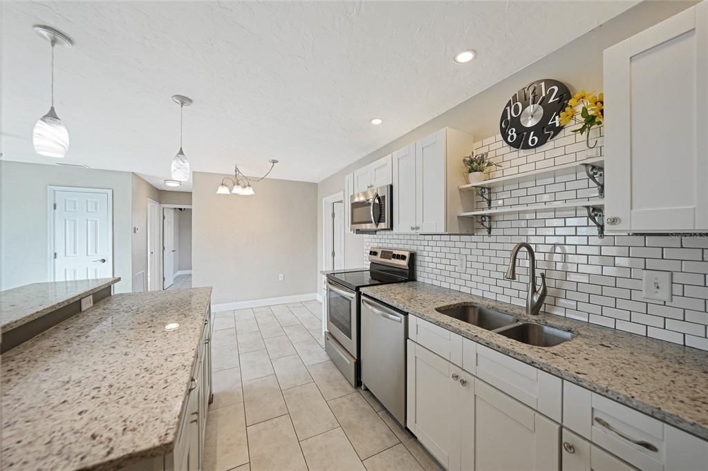 待售: $200,000 (3 贝兹, 1 浴室, 952 平方英尺)