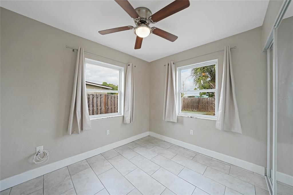 待售: $200,000 (3 贝兹, 1 浴室, 952 平方英尺)