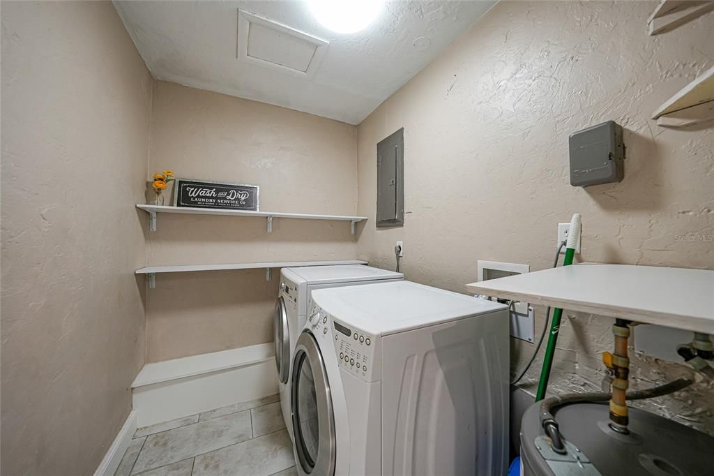 待售: $200,000 (3 贝兹, 1 浴室, 952 平方英尺)