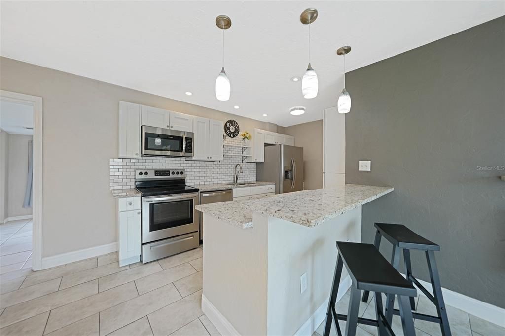 待售: $200,000 (3 贝兹, 1 浴室, 952 平方英尺)