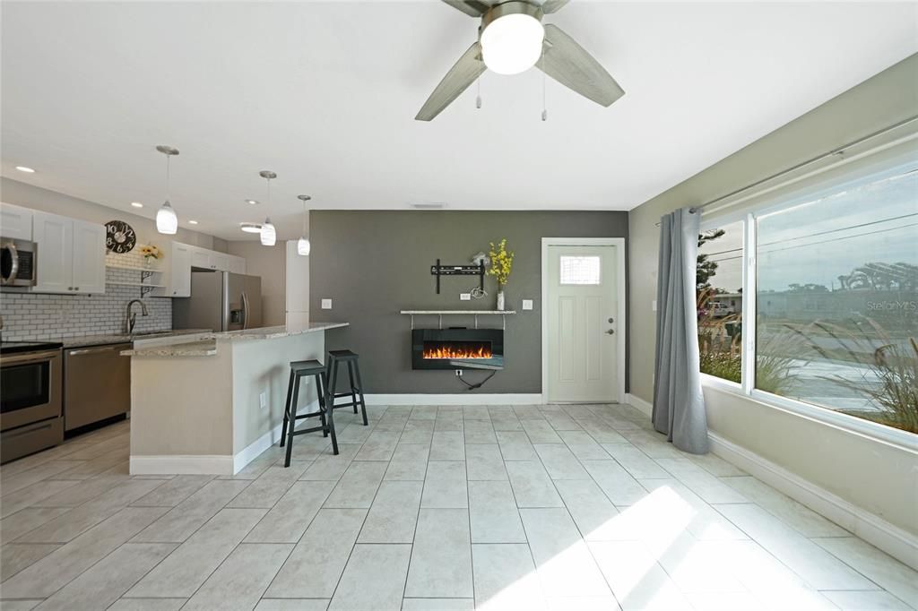 待售: $200,000 (3 贝兹, 1 浴室, 952 平方英尺)