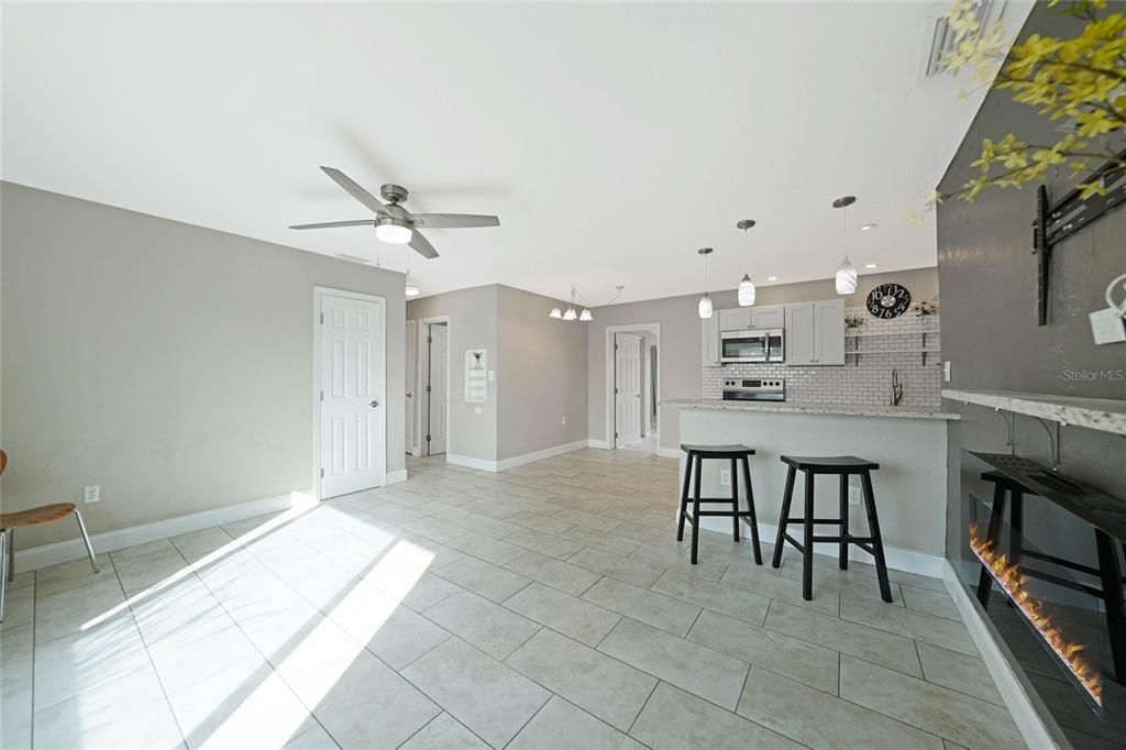 待售: $200,000 (3 贝兹, 1 浴室, 952 平方英尺)