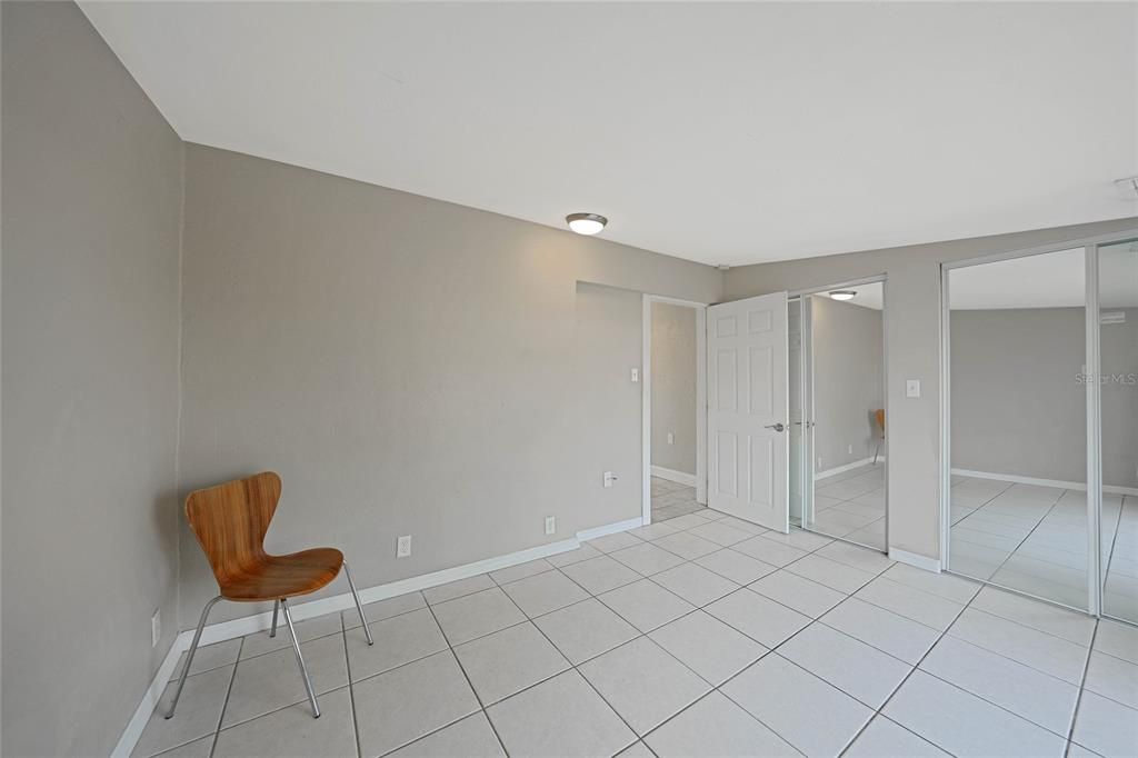 待售: $200,000 (3 贝兹, 1 浴室, 952 平方英尺)