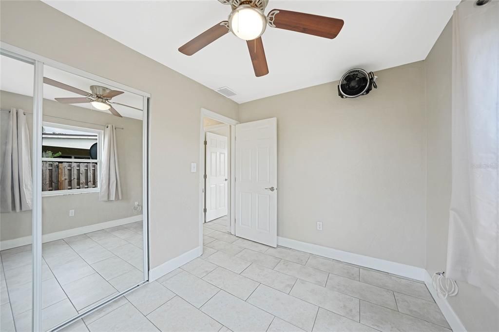 待售: $200,000 (3 贝兹, 1 浴室, 952 平方英尺)