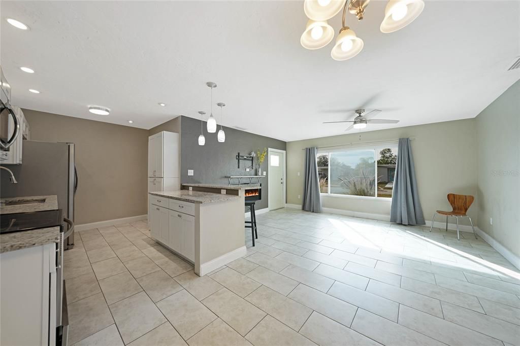 待售: $200,000 (3 贝兹, 1 浴室, 952 平方英尺)