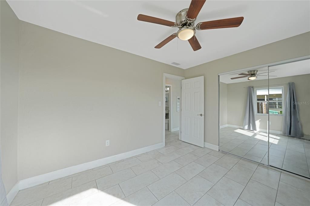 待售: $200,000 (3 贝兹, 1 浴室, 952 平方英尺)