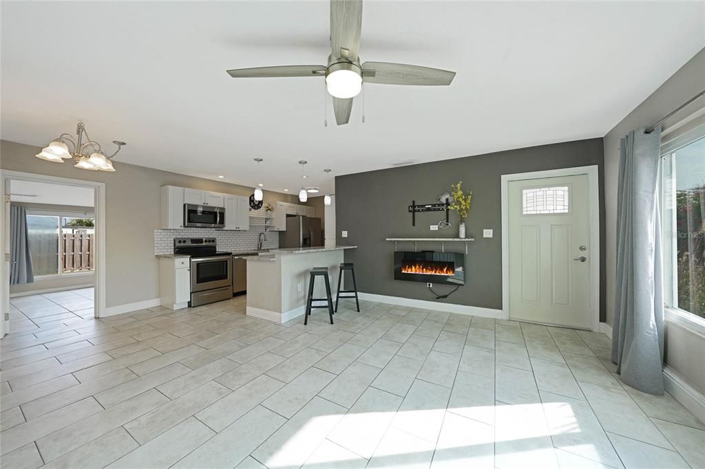 待售: $200,000 (3 贝兹, 1 浴室, 952 平方英尺)