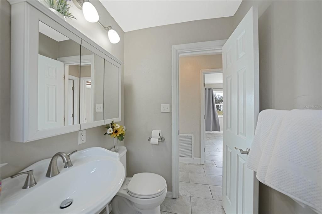 待售: $200,000 (3 贝兹, 1 浴室, 952 平方英尺)