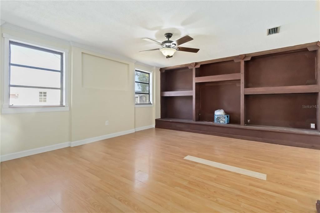 For Sale: $250,000 (3 beds, 2 baths, 1161 Square Feet)