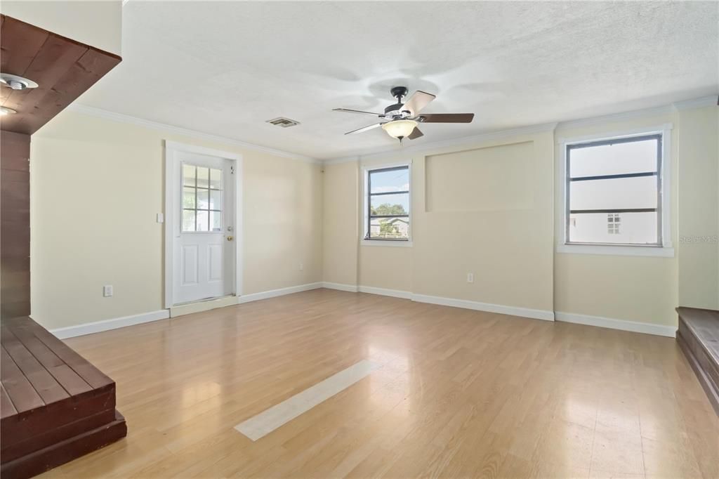 For Sale: $250,000 (3 beds, 2 baths, 1161 Square Feet)