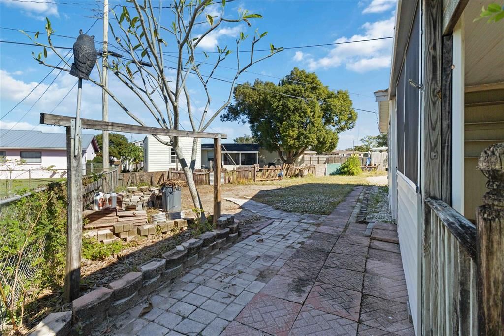 For Sale: $250,000 (3 beds, 2 baths, 1161 Square Feet)