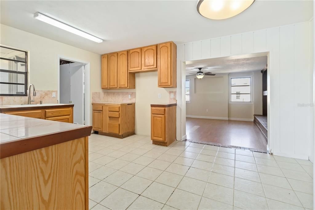 For Sale: $250,000 (3 beds, 2 baths, 1161 Square Feet)