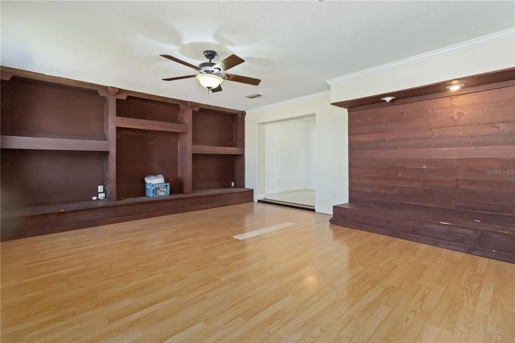 For Sale: $250,000 (3 beds, 2 baths, 1161 Square Feet)