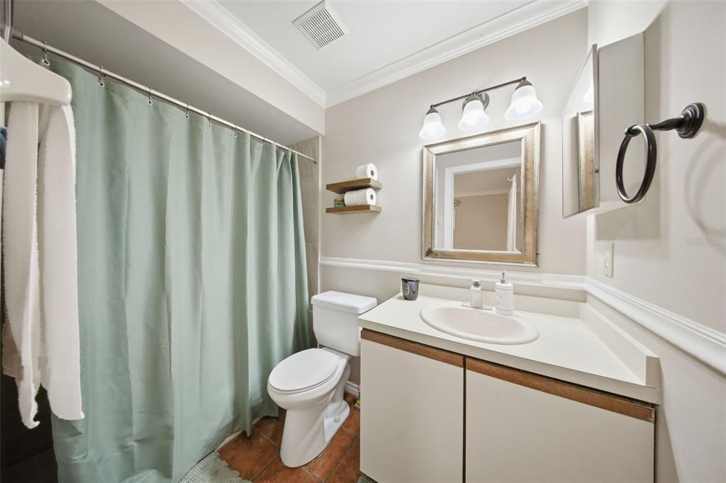 待售: $245,000 (3 贝兹, 2 浴室, 1070 平方英尺)