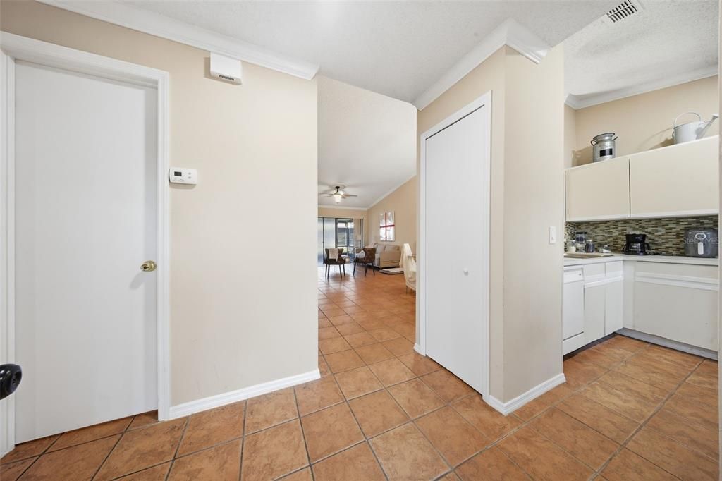 待售: $245,000 (3 贝兹, 2 浴室, 1070 平方英尺)