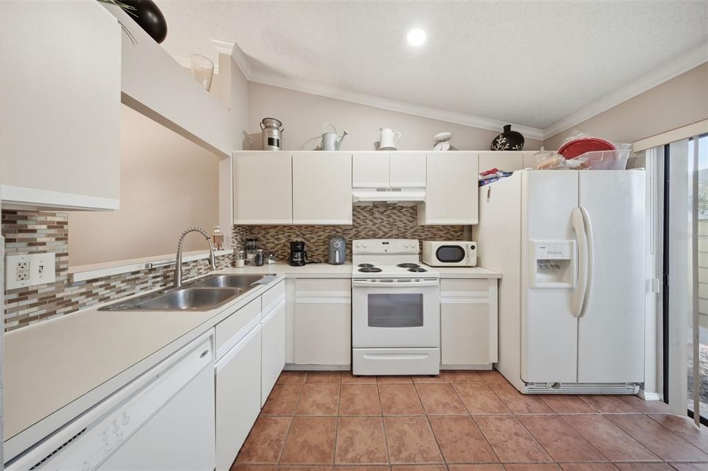 待售: $245,000 (3 贝兹, 2 浴室, 1070 平方英尺)