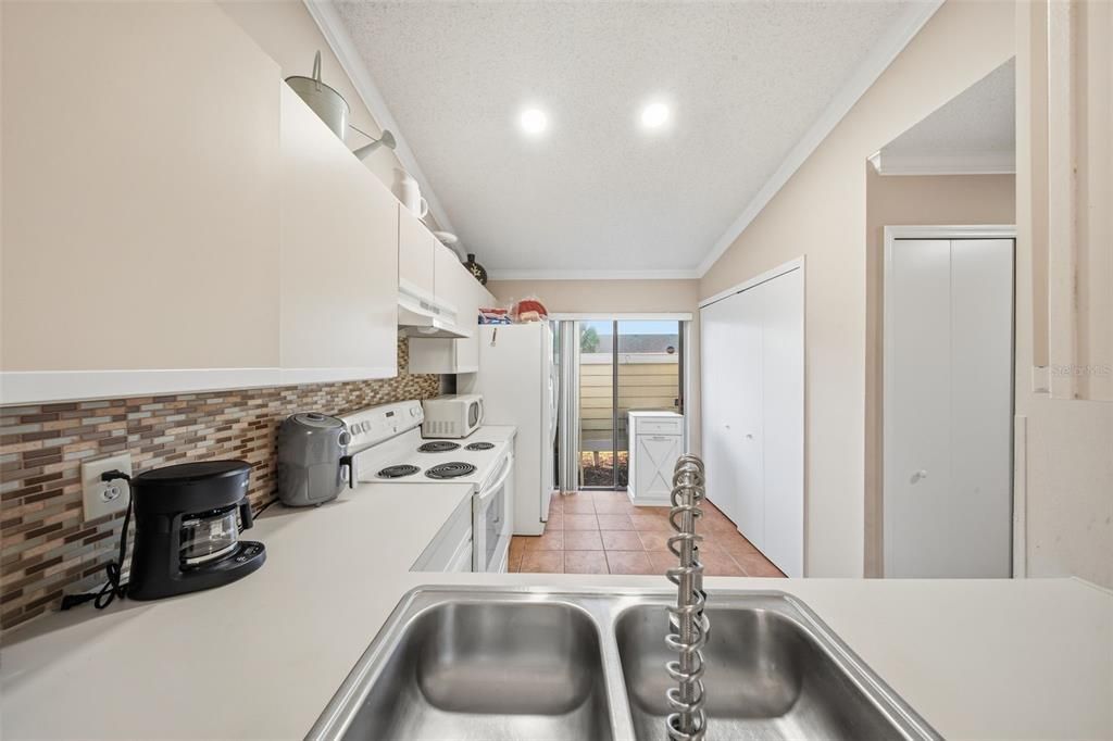 待售: $245,000 (3 贝兹, 2 浴室, 1070 平方英尺)