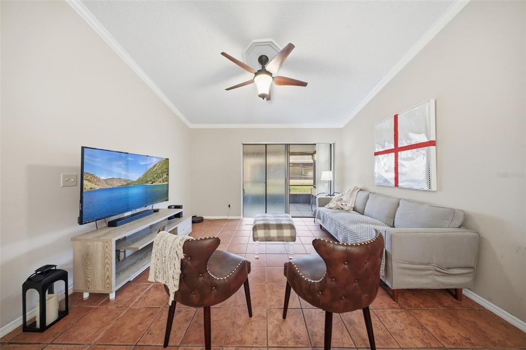 待售: $245,000 (3 贝兹, 2 浴室, 1070 平方英尺)