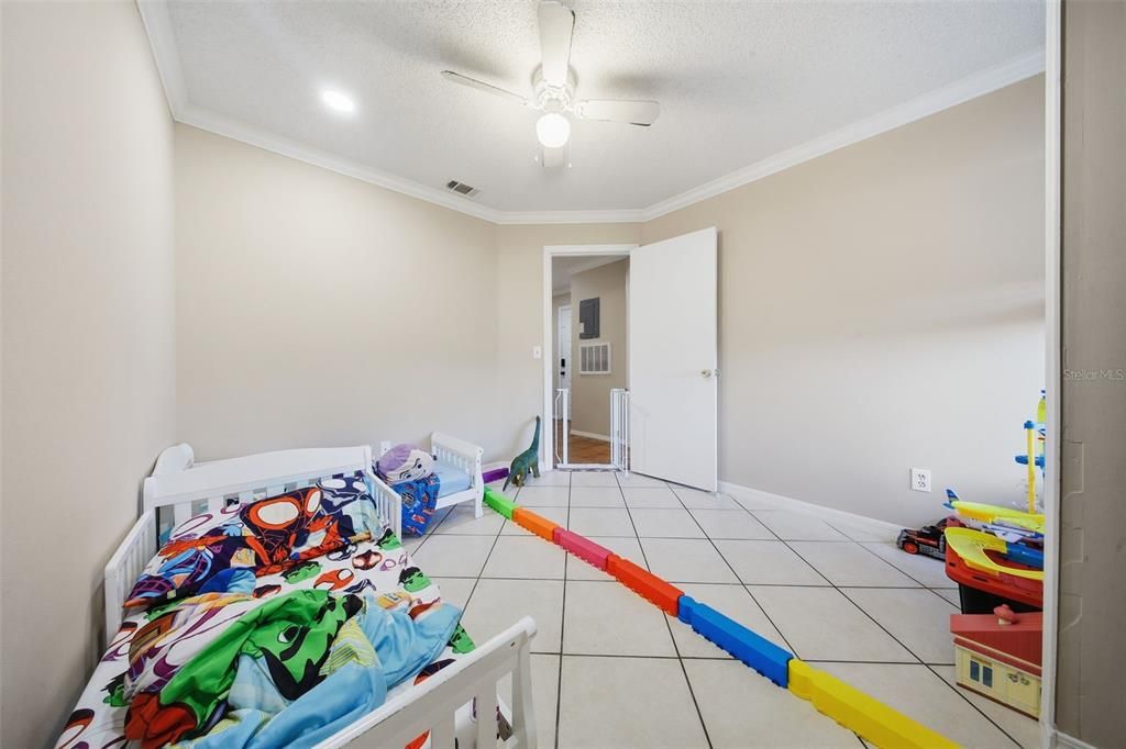 待售: $245,000 (3 贝兹, 2 浴室, 1070 平方英尺)