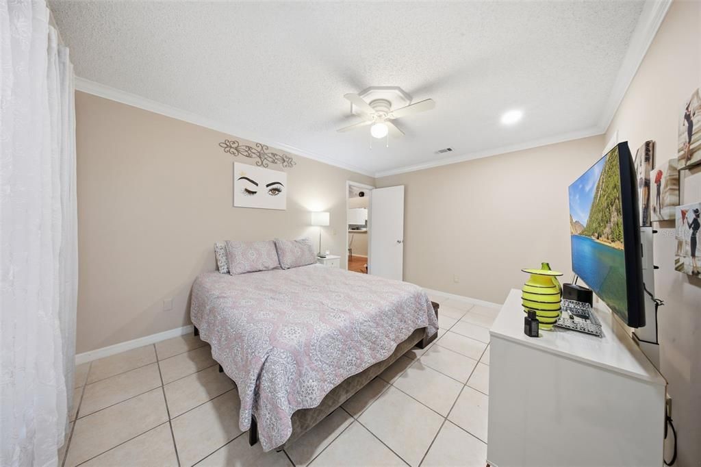 待售: $245,000 (3 贝兹, 2 浴室, 1070 平方英尺)