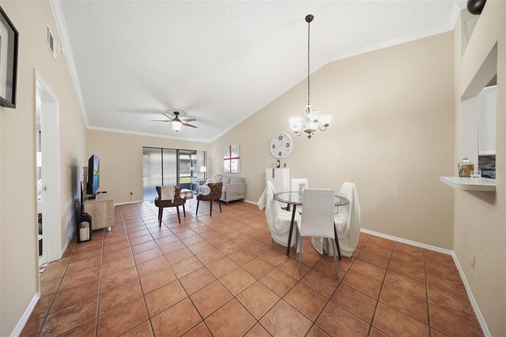 待售: $245,000 (3 贝兹, 2 浴室, 1070 平方英尺)