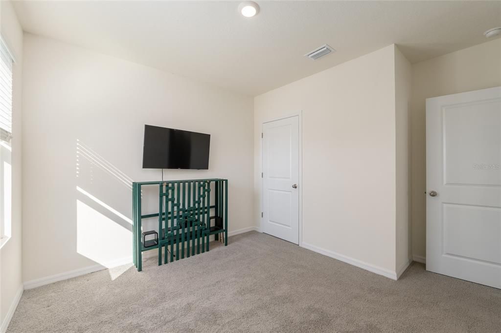 En Venta: $337,000 (4 camas, 2 baños, 1827 Pies cuadrados)