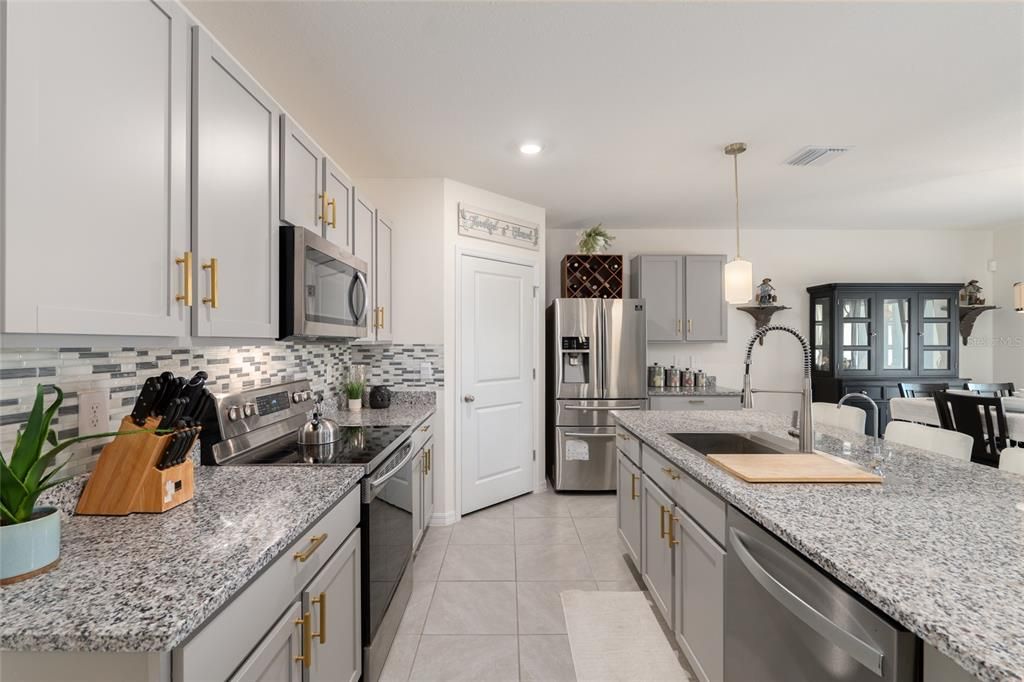 En Venta: $337,000 (4 camas, 2 baños, 1827 Pies cuadrados)