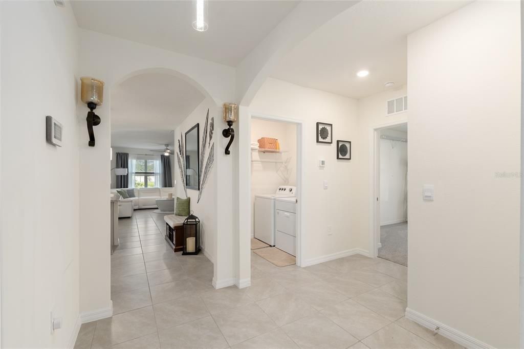 En Venta: $337,000 (4 camas, 2 baños, 1827 Pies cuadrados)