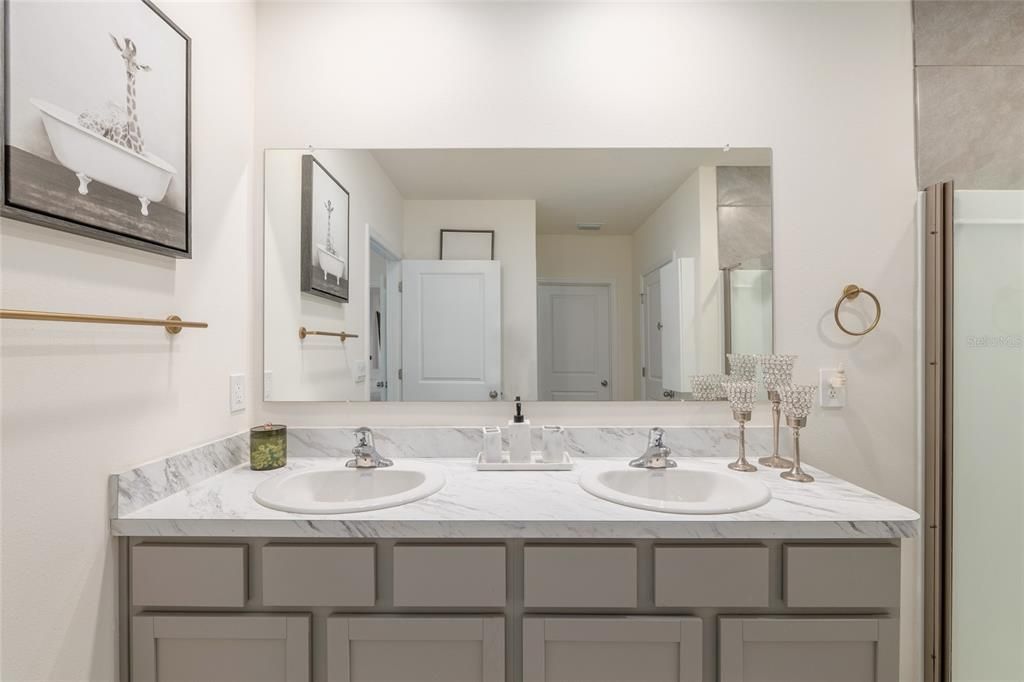 En Venta: $337,000 (4 camas, 2 baños, 1827 Pies cuadrados)