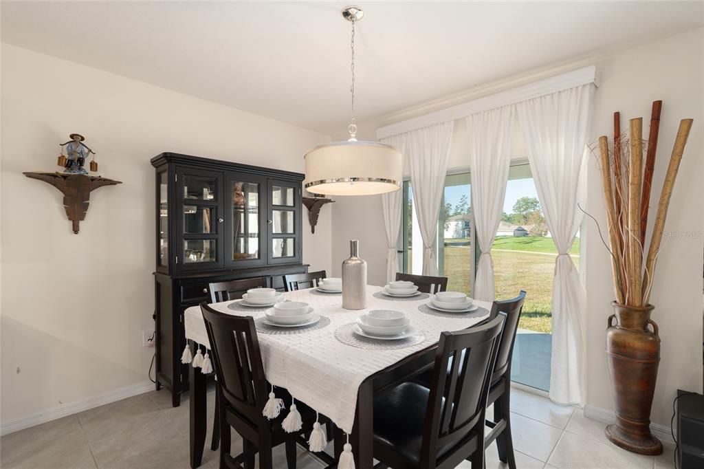 En Venta: $337,000 (4 camas, 2 baños, 1827 Pies cuadrados)