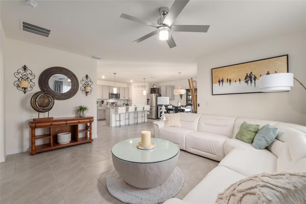 En Venta: $337,000 (4 camas, 2 baños, 1827 Pies cuadrados)