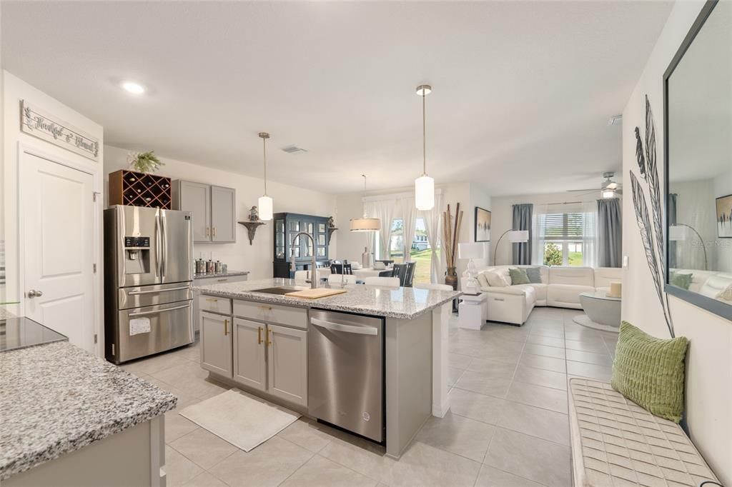 En Venta: $337,000 (4 camas, 2 baños, 1827 Pies cuadrados)